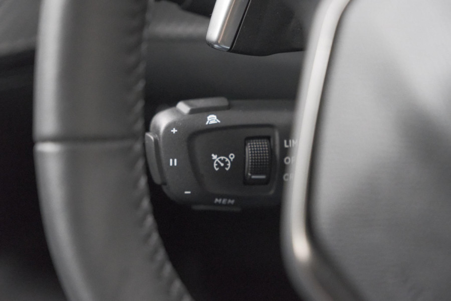 Peugeot 2008 Hybrid 136 e-DCS6 Allure | 360 Camera | Adaptieve Cruise Control | Dodehoekdetectie | Navigatie
