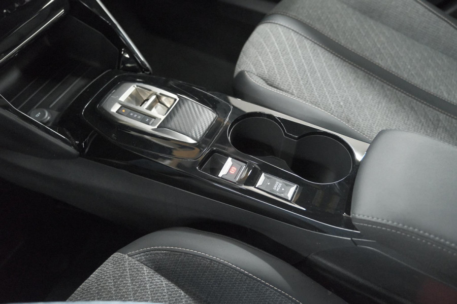 Peugeot 2008 Hybrid 136 e-DCS6 Allure | 360 Camera | Adaptieve Cruise Control | Dodehoekdetectie | Navigatie
