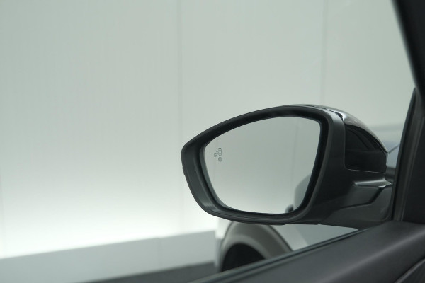 Peugeot 2008 PureTech 130 EAT8 GT | 360 Camera | Adaptieve Cruise Control | Dodehoekdetectie | Navigatie