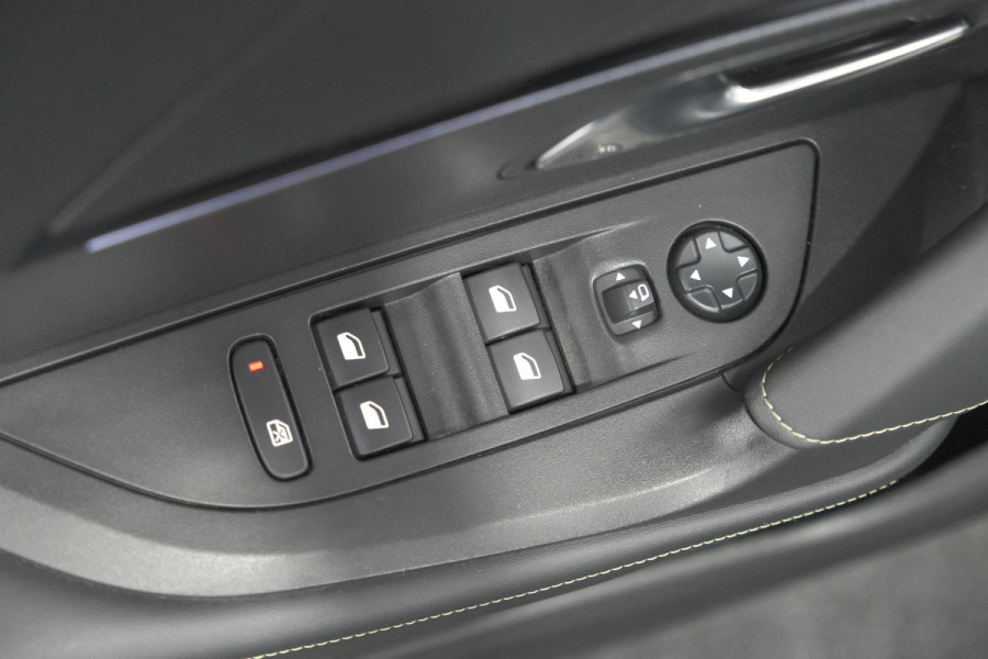 Peugeot 2008 PureTech 130 EAT8 GT | 360 Camera | Adaptieve Cruise Control | Dodehoekdetectie | Navigatie