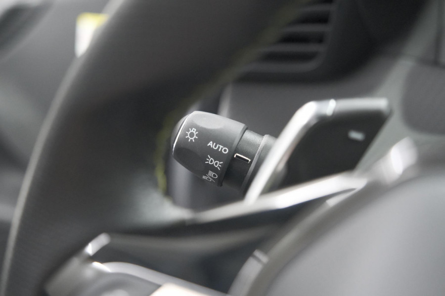 Peugeot 2008 PureTech 130 EAT8 GT | 360 Camera | Adaptieve Cruise Control | Dodehoekdetectie | Navigatie