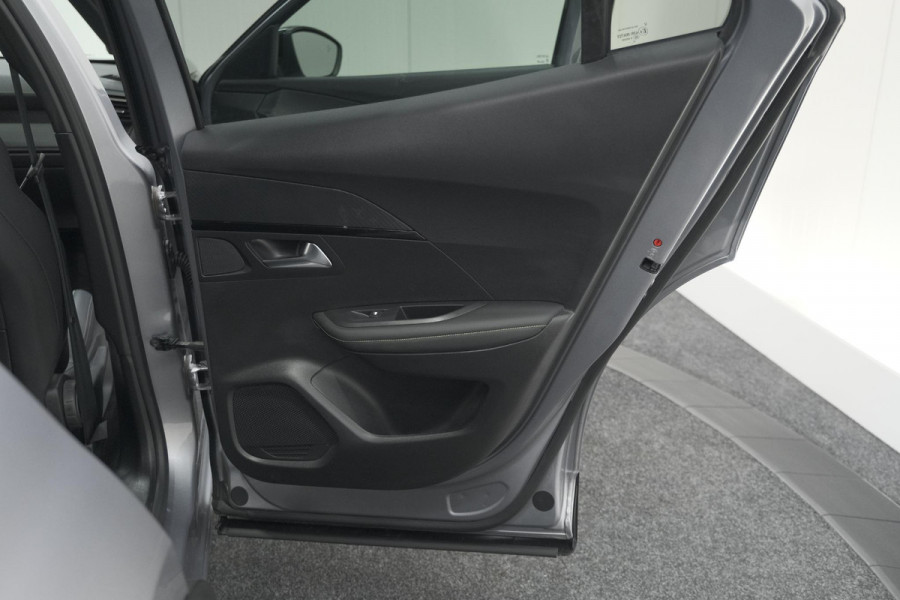 Peugeot 2008 PureTech 130 EAT8 GT | 360 Camera | Adaptieve Cruise Control | Dodehoekdetectie | Navigatie