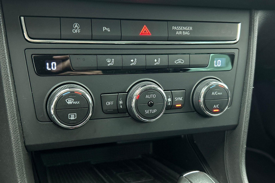 Seat León ST 1.5 TSI Style Ultimate Edition Automaat (NAVIGATIE, CLIMA, CAMERA, ADAPTIEVE CRUISE, 1e EIGENAAR, GOED ONDERHOUDEN)