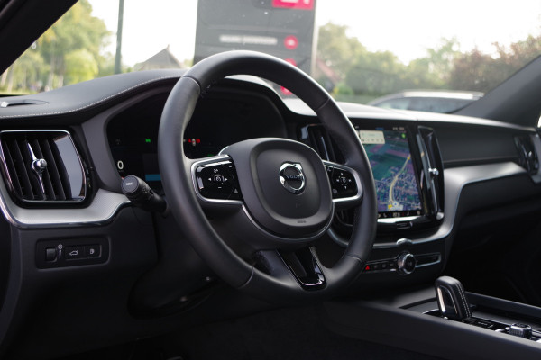 Volvo XC60 2.0 T6 350 PK Plug-in hybrid AWD Plus Dark, Trekhaak, Panoramadak, Adap. Cruise Control
