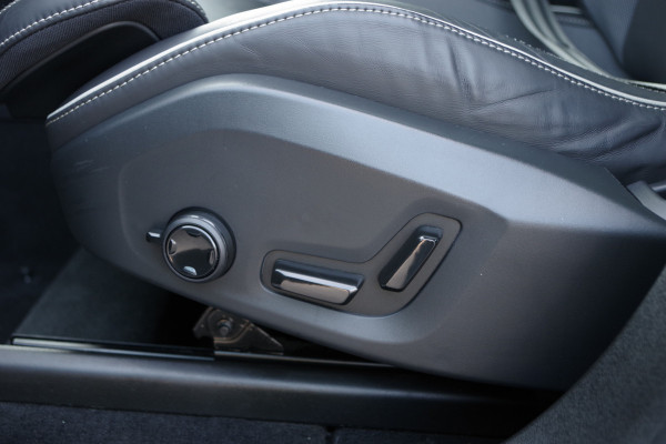 Volvo XC60 2.0 T6 350 PK Plug-in hybrid AWD Plus Dark, Trekhaak, Panoramadak, Adap. Cruise Control