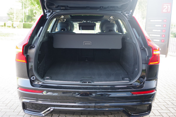 Volvo XC60 2.0 T6 350 PK Plug-in hybrid AWD Plus Dark, Trekhaak, Panoramadak, Adap. Cruise Control
