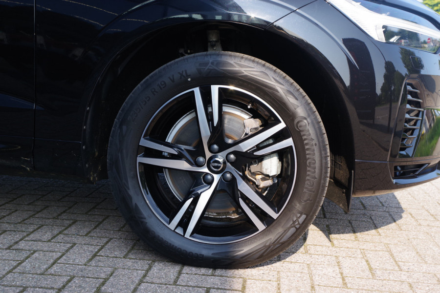 Volvo XC60 2.0 T6 350 PK Plug-in hybrid AWD Plus Dark, Trekhaak, Panoramadak, Adap. Cruise Control