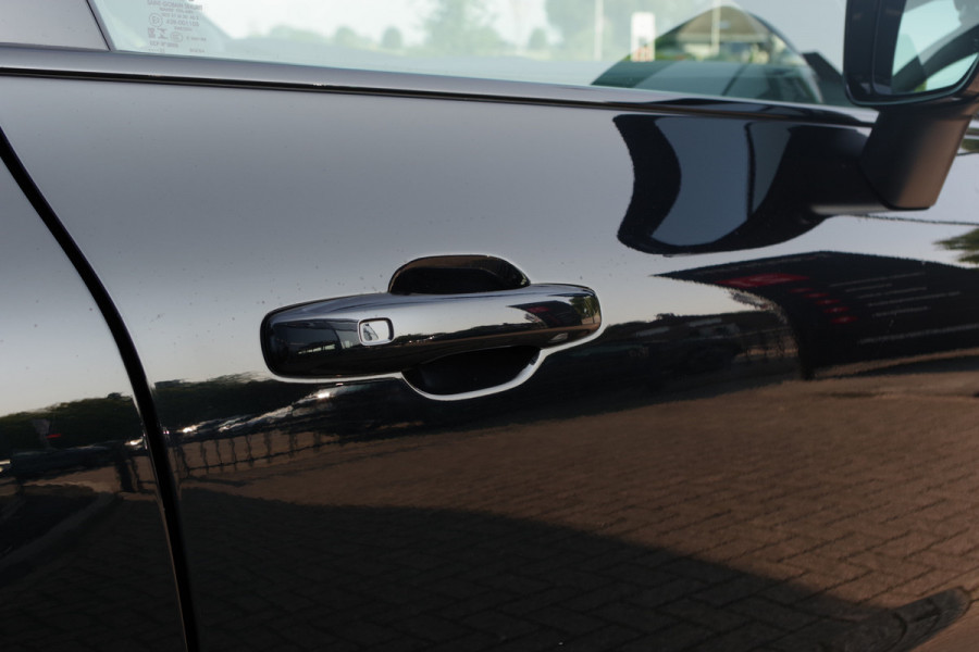 Volvo XC60 2.0 T6 350 PK Plug-in hybrid AWD Plus Dark, Trekhaak, Panoramadak, Adap. Cruise Control