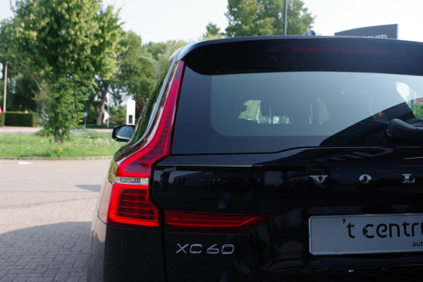 Volvo XC60 2.0 T6 350 PK Plug-in hybrid AWD Plus Dark, Trekhaak, Panoramadak, Adap. Cruise Control