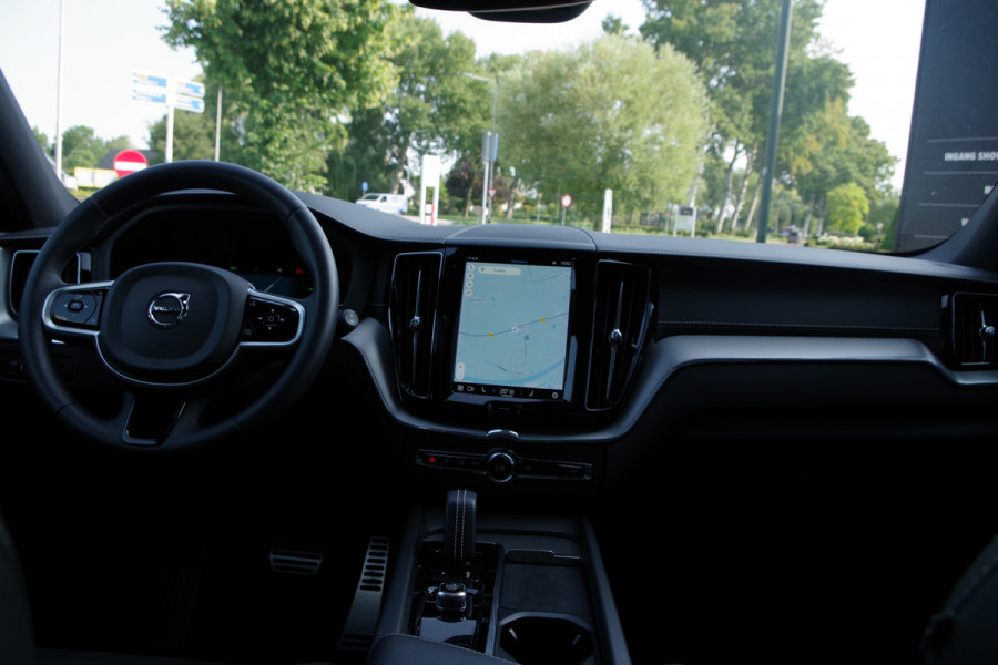 Volvo XC60 2.0 T6 350 PK Plug-in hybrid AWD Plus Dark, Trekhaak, Panoramadak, Adap. Cruise Control