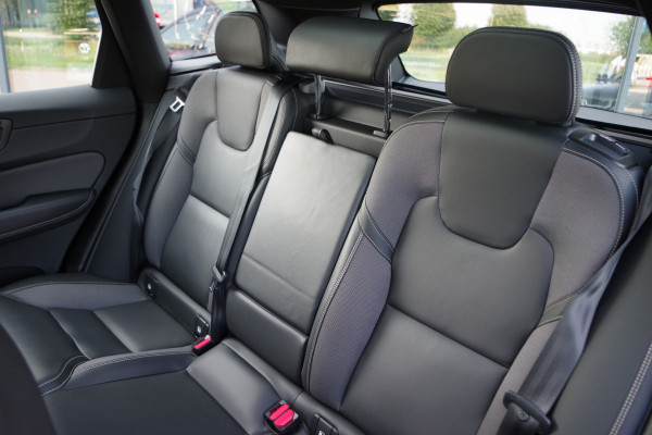Volvo XC60 2.0 T6 350 PK Plug-in hybrid AWD Plus Dark, Trekhaak, Panoramadak, Adap. Cruise Control