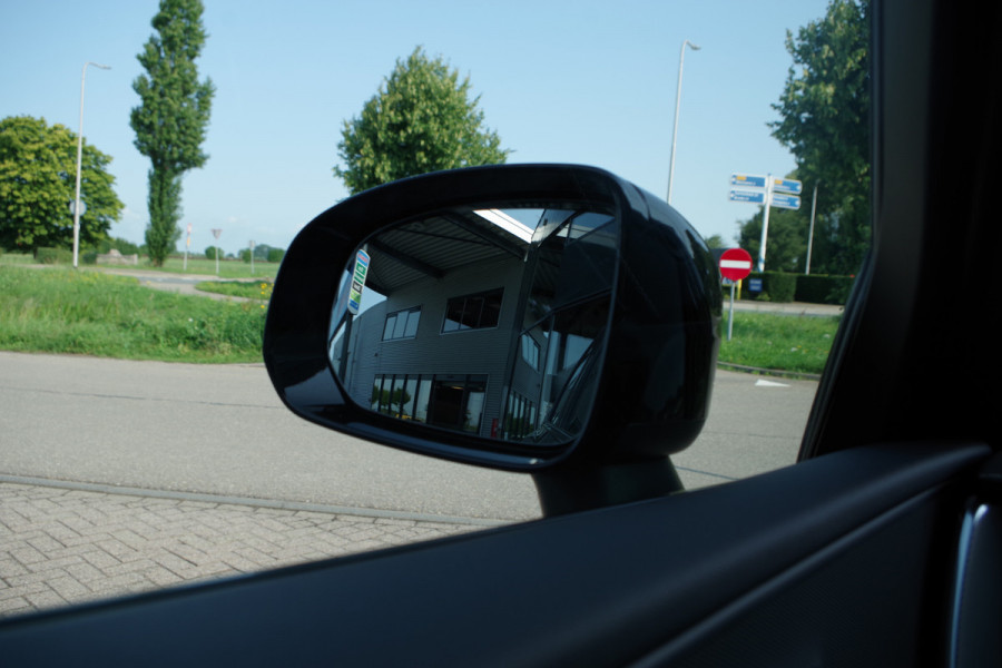 Volvo XC60 2.0 T6 350 PK Plug-in hybrid AWD Plus Dark, Trekhaak, Panoramadak, Adap. Cruise Control