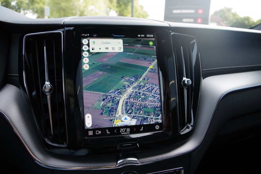 Volvo XC60 2.0 T6 350 PK Plug-in hybrid AWD Plus Dark, Trekhaak, Panoramadak, Adap. Cruise Control