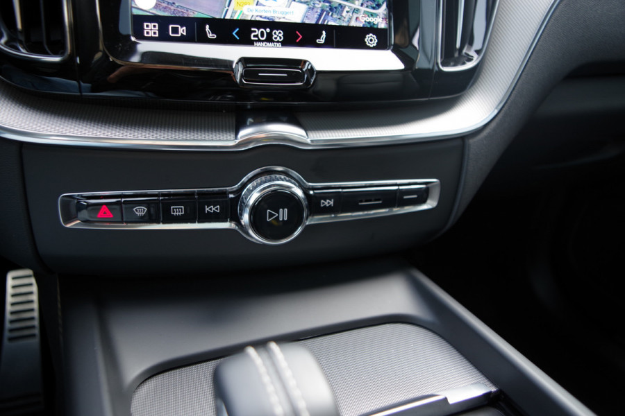Volvo XC60 2.0 T6 350 PK Plug-in hybrid AWD Plus Dark, Trekhaak, Panoramadak, Adap. Cruise Control