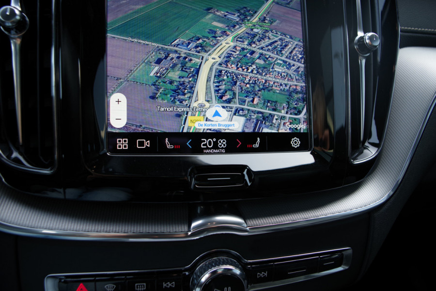 Volvo XC60 2.0 T6 350 PK Plug-in hybrid AWD Plus Dark, Trekhaak, Panoramadak, Adap. Cruise Control