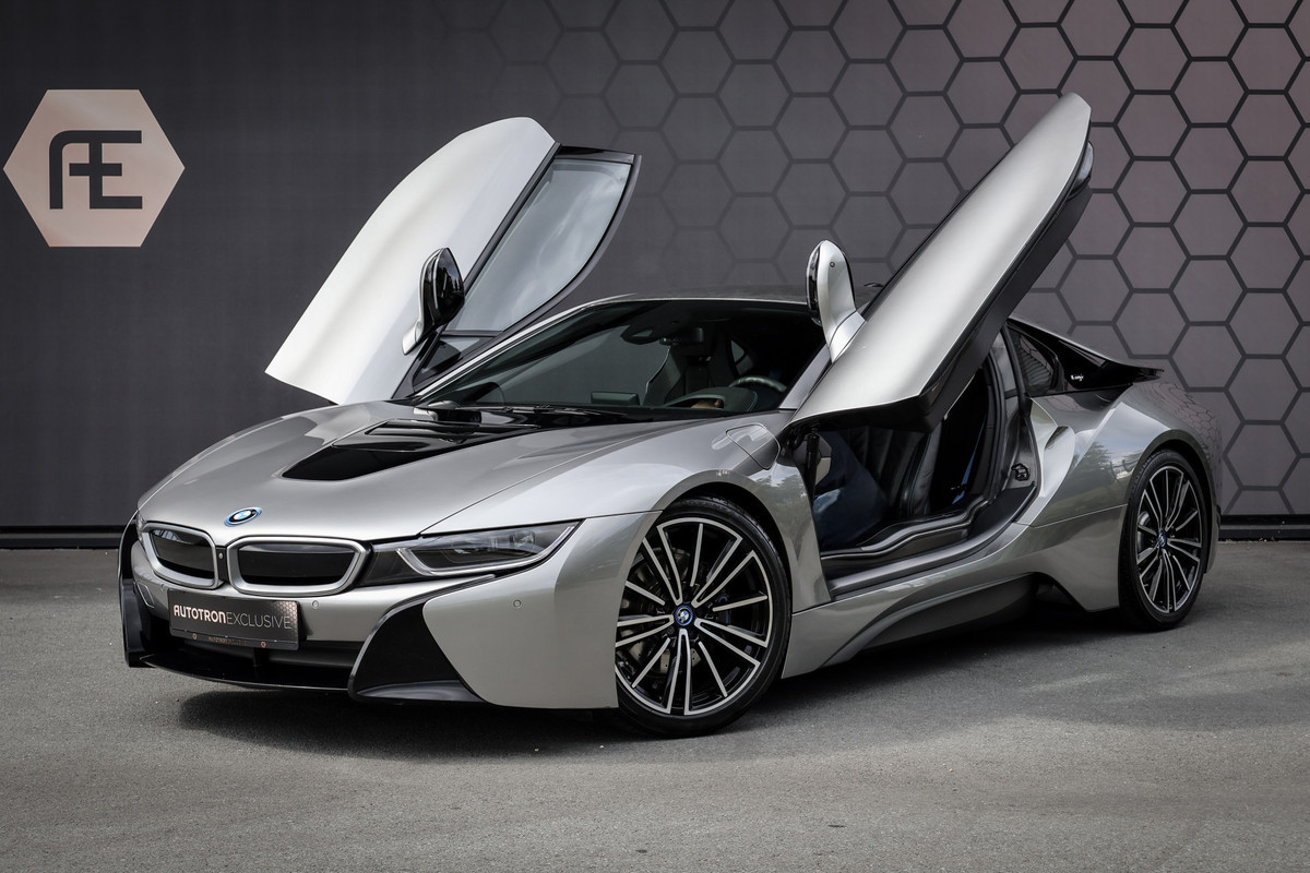 BMW i8 | PROGRESSIVE PACKAGE HARMAN KARDON, HEAD-UP, COMFORT ACCESS | 20" | APPLE CARPLAY | DRY CARBON INTERIOR PACK | I-INTERIOR HALO BMW i8 | PROGRESSIVE PACKAGE HARMAN KARDON, HEAD-UP, COMFORT ACCESS | 20" | APPLE CARPLAY | DRY CARBON INTERIOR PACK | I-INTERIOR HALO