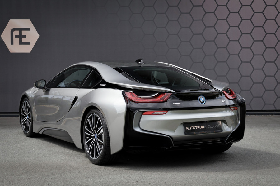 BMW i8 | PROGRESSIVE PACKAGE HARMAN KARDON, HEAD-UP, COMFORT ACCESS | 20" | APPLE CARPLAY | DRY CARBON INTERIOR PACK | I-INTERIOR HALO