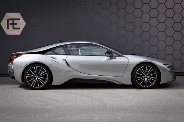 BMW i8 | PROGRESSIVE PACKAGE HARMAN KARDON, HEAD-UP, COMFORT ACCESS | 20" | APPLE CARPLAY | DRY CARBON INTERIOR PACK | I-INTERIOR HALO