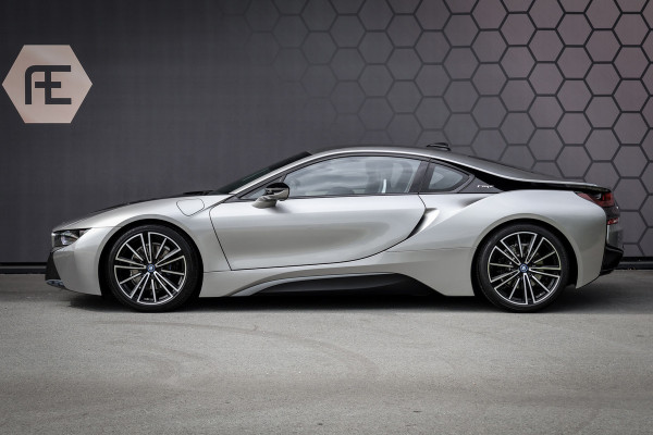 BMW i8 | PROGRESSIVE PACKAGE HARMAN KARDON, HEAD-UP, COMFORT ACCESS | 20" | APPLE CARPLAY | DRY CARBON INTERIOR PACK | I-INTERIOR HALO