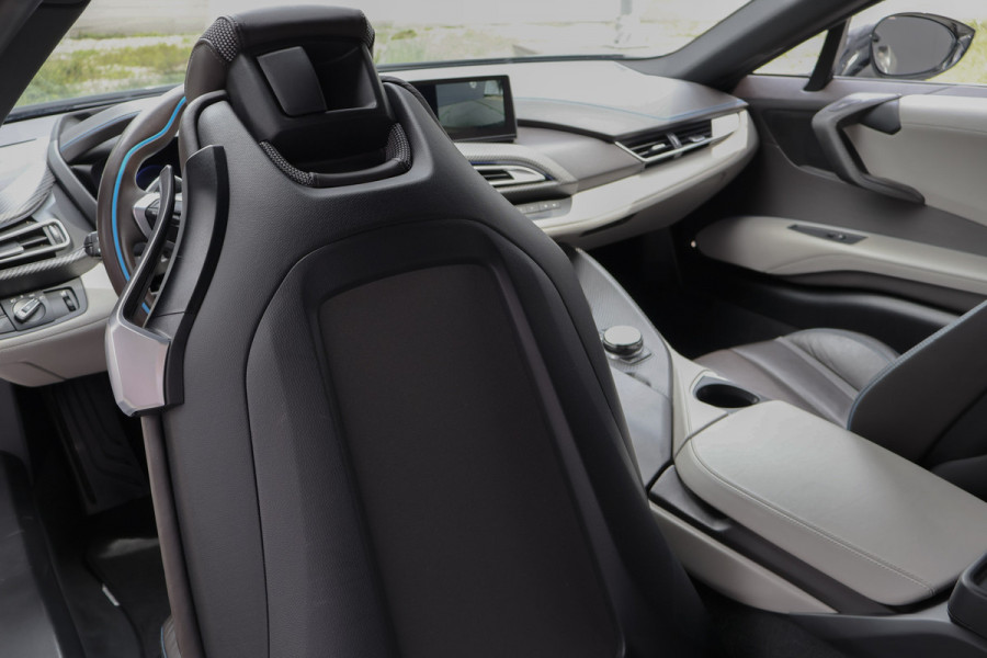BMW i8 | PROGRESSIVE PACKAGE HARMAN KARDON, HEAD-UP, COMFORT ACCESS | 20" | APPLE CARPLAY | DRY CARBON INTERIOR PACK | I-INTERIOR HALO