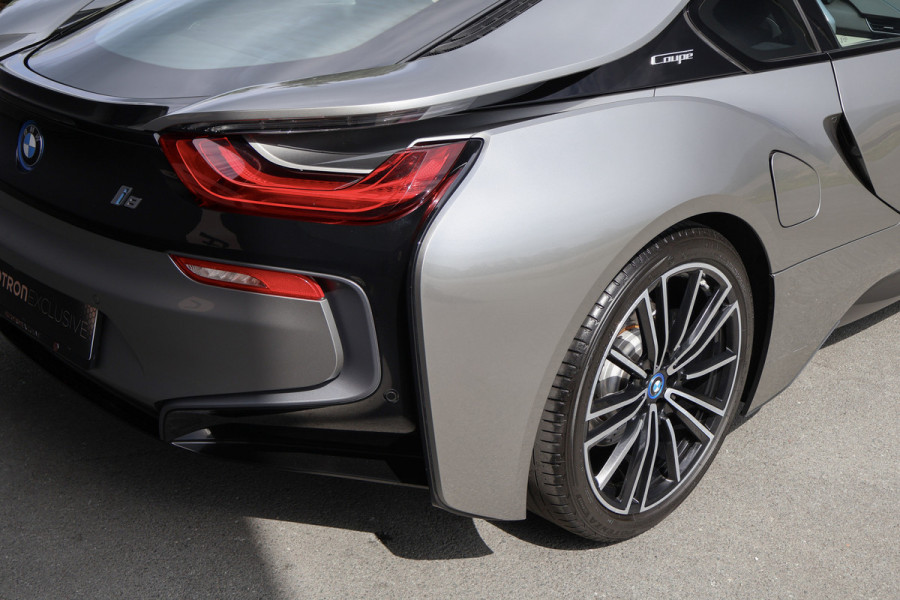 BMW i8 | PROGRESSIVE PACKAGE HARMAN KARDON, HEAD-UP, COMFORT ACCESS | 20" | APPLE CARPLAY | DRY CARBON INTERIOR PACK | I-INTERIOR HALO