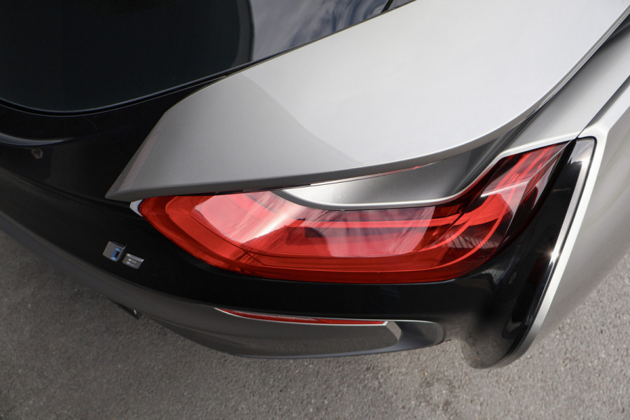 BMW i8 | PROGRESSIVE PACKAGE HARMAN KARDON, HEAD-UP, COMFORT ACCESS | 20" | APPLE CARPLAY | DRY CARBON INTERIOR PACK | I-INTERIOR HALO
