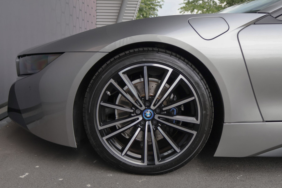 BMW i8 | PROGRESSIVE PACKAGE HARMAN KARDON, HEAD-UP, COMFORT ACCESS | 20" | APPLE CARPLAY | DRY CARBON INTERIOR PACK | I-INTERIOR HALO