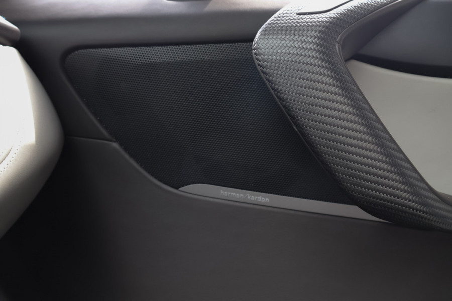 BMW i8 | PROGRESSIVE PACKAGE HARMAN KARDON, HEAD-UP, COMFORT ACCESS | 20" | APPLE CARPLAY | DRY CARBON INTERIOR PACK | I-INTERIOR HALO