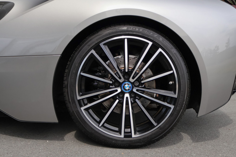 BMW i8 | PROGRESSIVE PACKAGE HARMAN KARDON, HEAD-UP, COMFORT ACCESS | 20" | APPLE CARPLAY | DRY CARBON INTERIOR PACK | I-INTERIOR HALO