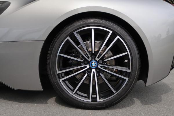 BMW i8 | PROGRESSIVE PACKAGE HARMAN KARDON, HEAD-UP, COMFORT ACCESS | 20" | APPLE CARPLAY | DRY CARBON INTERIOR PACK | I-INTERIOR HALO