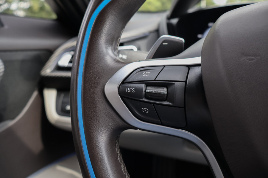 BMW i8 | PROGRESSIVE PACKAGE HARMAN KARDON, HEAD-UP, COMFORT ACCESS | 20" | APPLE CARPLAY | DRY CARBON INTERIOR PACK | I-INTERIOR HALO