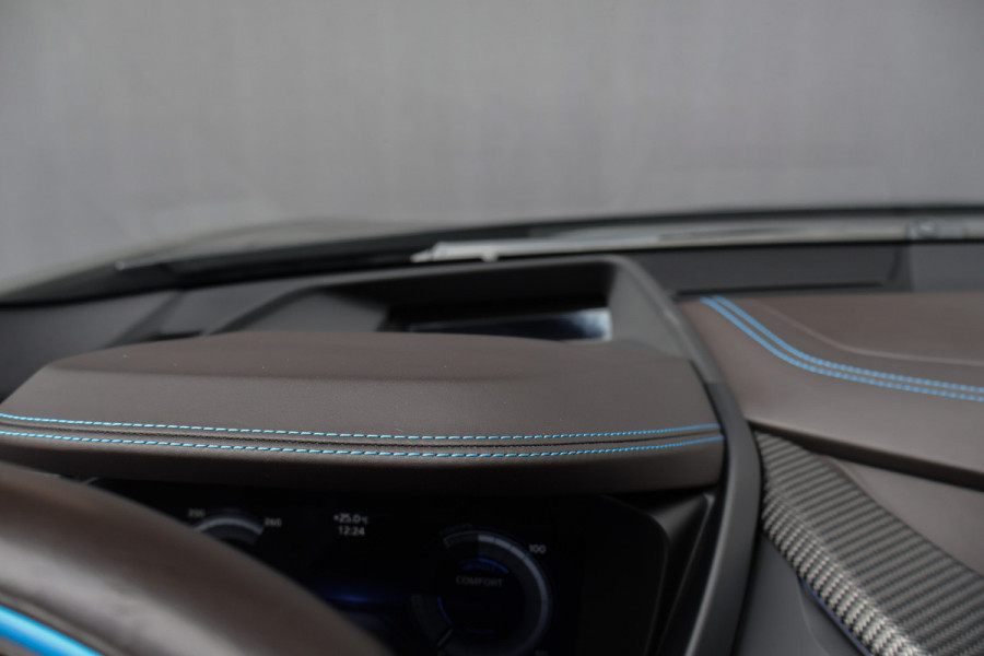 BMW i8 | PROGRESSIVE PACKAGE HARMAN KARDON, HEAD-UP, COMFORT ACCESS | 20" | APPLE CARPLAY | DRY CARBON INTERIOR PACK | I-INTERIOR HALO
