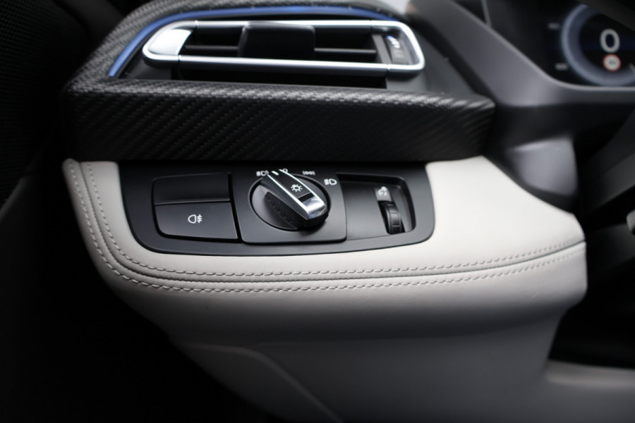 BMW i8 | PROGRESSIVE PACKAGE HARMAN KARDON, HEAD-UP, COMFORT ACCESS | 20" | APPLE CARPLAY | DRY CARBON INTERIOR PACK | I-INTERIOR HALO
