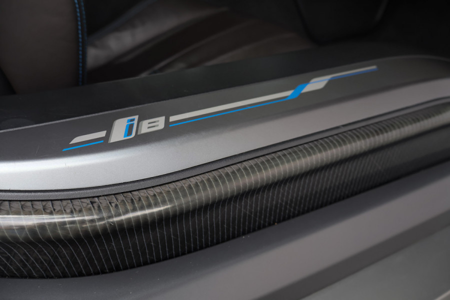 BMW i8 | PROGRESSIVE PACKAGE HARMAN KARDON, HEAD-UP, COMFORT ACCESS | 20" | APPLE CARPLAY | DRY CARBON INTERIOR PACK | I-INTERIOR HALO