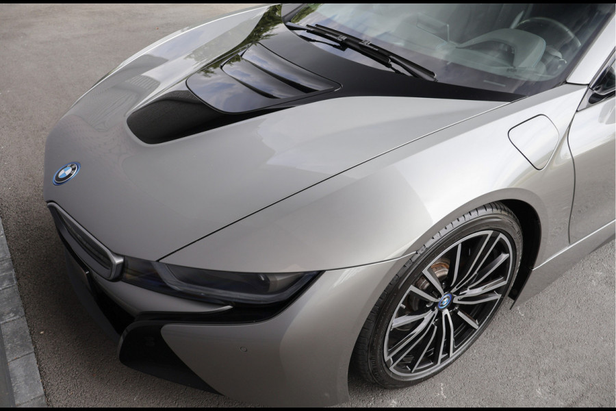 BMW i8 | PROGRESSIVE PACKAGE HARMAN KARDON, HEAD-UP, COMFORT ACCESS | 20" | APPLE CARPLAY | DRY CARBON INTERIOR PACK | I-INTERIOR HALO