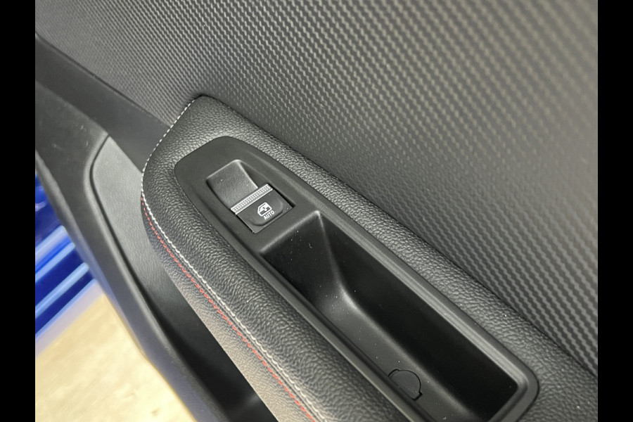 Renault Clio 1.0 TCe 90 | R.S. Line | Bose | Groot Navi | 360 Camera | Stoerlverwarming | 17 " | Cruise control | LED |