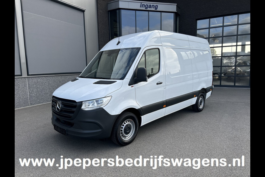 Mercedes-Benz Sprinter 317 CDI L2 H2 Trekhaak / MBUX / Navigatie / Camera / Cruise control / Airco / 270 Graden achterdeuren