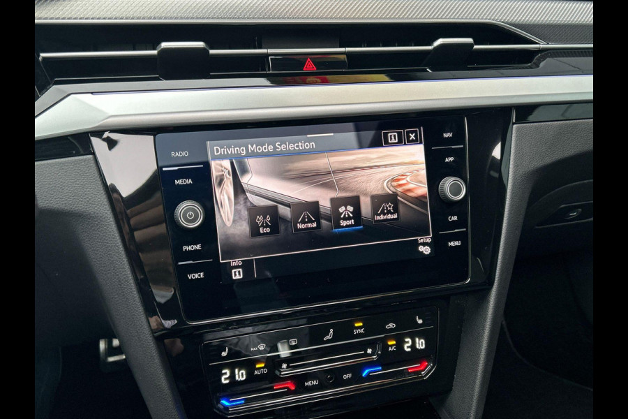 Volkswagen Arteon Shooting Brake 2.0 TSI R-Line Business 190PK | Panorama dak | Clima | Sfeer | Achteruitrijcamera |