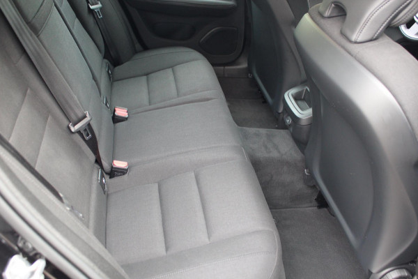 Volvo V60 2.0 B3 Business Pro Hybrid |Prijs rijklaar incl 12 mnd garantie| Navi Lmv 19" Ledverlichting Camera Winterpakket