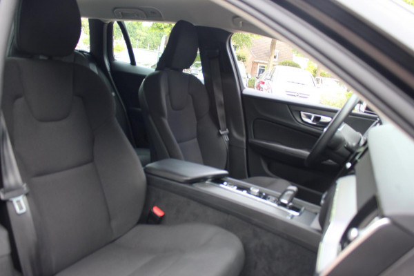 Volvo V60 2.0 B3 Business Pro Hybrid |Prijs rijklaar incl 12 mnd garantie| Navi Lmv 19" Ledverlichting Camera Winterpakket