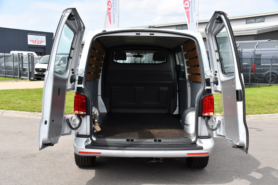 Volkswagen Transporter 2.0 TDI L2H1 Bulli Virtual, Adaptieve Cruise, Camera, Carplay, NAVI, LED, 150pk, Sensoren, Automaat, Uniek!