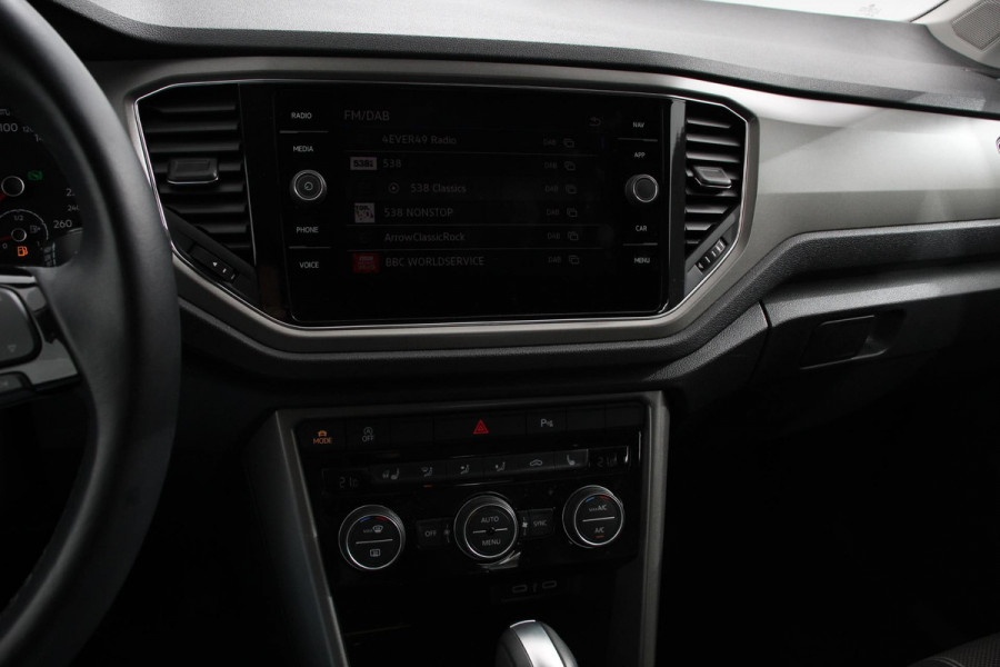 Volkswagen T-Roc 1.5 TSI 150pk DSG Style Team Navigatie Climate Control DAB Adaptive Cruise control Elektrisch bedienbare achterklep