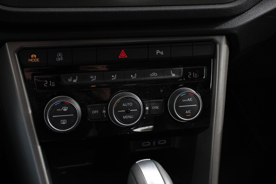 Volkswagen T-Roc 1.5 TSI 150pk DSG Style Team Navigatie Climate Control DAB Adaptive Cruise control Elektrisch bedienbare achterklep
