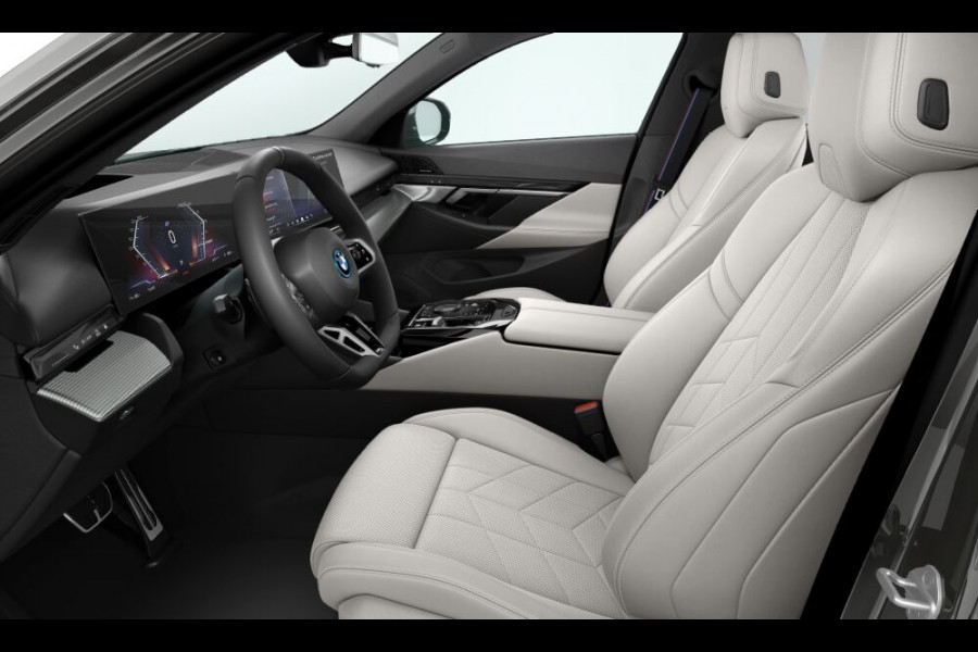 BMW i5 Touring eDrive40 M-Sport Pro - Onderstel Prof - Pano - Trekhaak - Driving Ass Prof