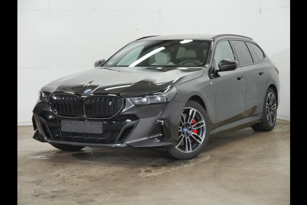 BMW i5 Touring eDrive40 M-Sport Pro - Onderstel Prof - Pano - Trekhaak - Driving Ass Prof