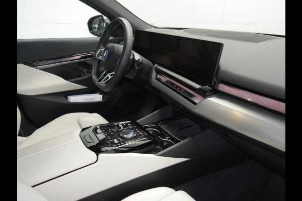 BMW i5 Touring eDrive40 M-Sport Pro - Onderstel Prof - Pano - Trekhaak - Driving Ass Prof