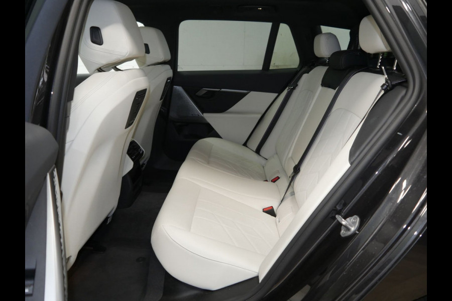 BMW i5 Touring eDrive40 M-Sport Pro - Onderstel Prof - Pano - Trekhaak - Driving Ass Prof
