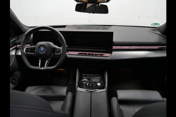 BMW i5 Touring eDrive40 M-Sport - Onderstel Prof - Pano - Trekhaak - Bowers & Wilkins
