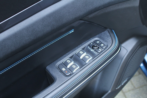 Lynk & Co 01 1.5 PHEV 262pk 360 Camera NL-Auto NAP BTW Clima Cruise Navi Panoramadak 20"LMV El. Klep