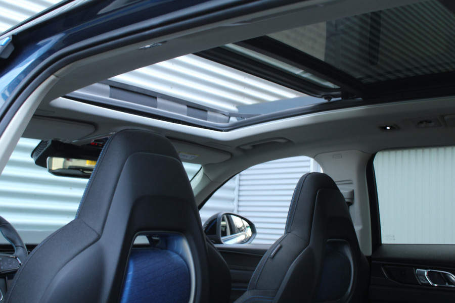 Lynk & Co 01 1.5 PHEV 262pk 360 Camera NL-Auto NAP BTW Clima Cruise Navi Panoramadak 20"LMV El. Klep